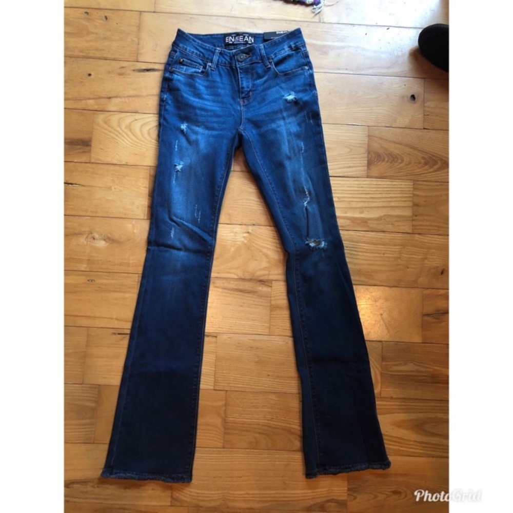 Distressed Mid Rise Flares